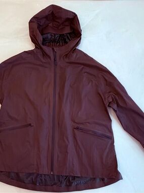 Lululemon Women’s Drizzle Down Jacket in Deep Burgundy